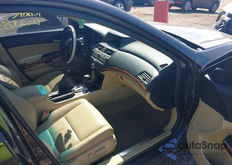 2011 Honda Accord 3.5 Ex-L z USA, uszkodzony, nr VIN 1HGCP3F83BA009765